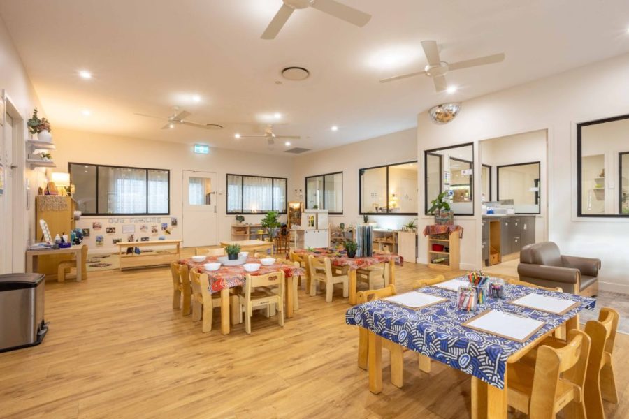 Adeona Mitchelton yellow room