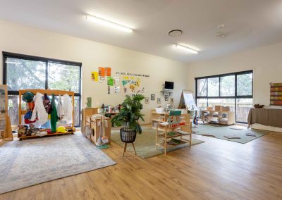 Adeona Mitchelton yellow room